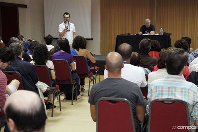 Coordenador Edson Dalmonte, na abertura do Seminário Internacional. (fotografia: Compós)