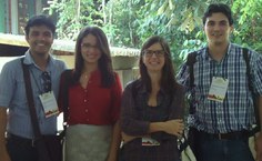 Professores e alunos do COS no Campus da UFAM - Da esquerda para a direita: os graduandos Salmom Costa e Mayara Wasty e os professores Andréa Albuquerque e José Guibson Dantas