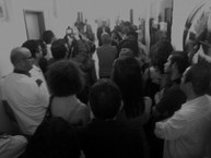 Corredor ficou lotado com as pessoas que compareceram para prestar homenagem ao professor Gonzaga. - Foto: Everton Batista