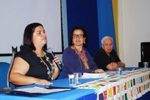 (Da direita para a esquerda) Professoras Lídia Ramires e Rossana Gaia e professor José Marques de Melo (coordenador do projeto Pensa.Com)    Foto: Reprodução