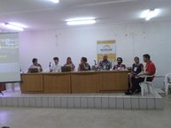 Professor Ronaldo Bispo em mesa redonda com a professora Nilda Jacks, da UFRGS