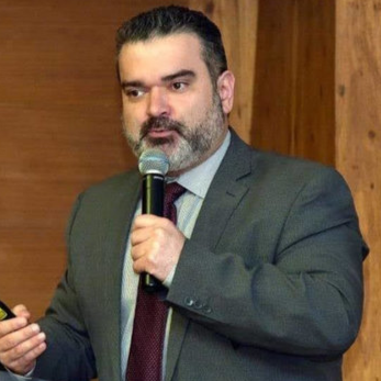 Prof. Daniel Flores.png