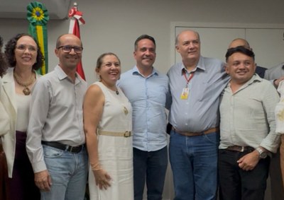 Governador Paulo Dantas, Reitor da Ufal Josealdo Tonholo e Professores Elaine Pimentel, Vladimir Caramori, Rosaline Mota e Edivanio Duarte.
