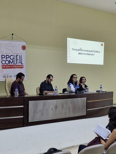 Mesa sobre Comunicação Pública e Desinformação. Foto: Emerson Lima